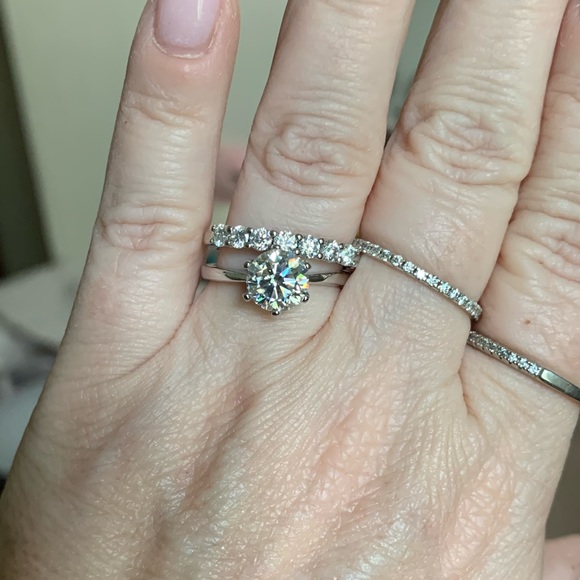 Brilliant white 2 cttw moissanite solitaire ring - Picture 12 of 16